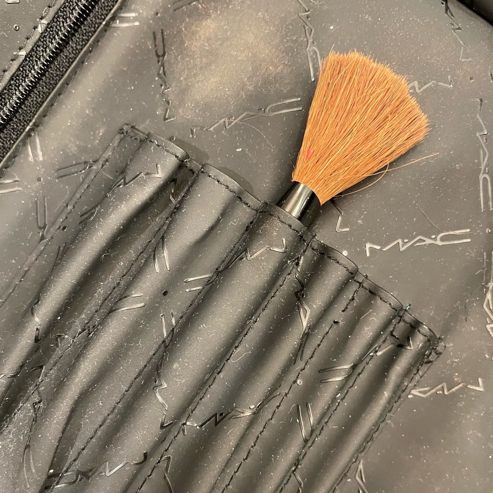 Wallet size Mac Make up and brush holder - Picture 12 of 15
